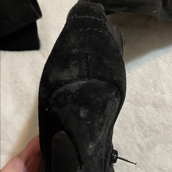 Charles David Black Heeled Boots - Picture 14 of 16